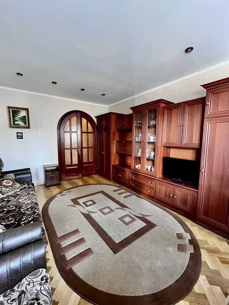 Продаж 1-кімнатної квартири 49.8 м², Княжий Затон вул., 4