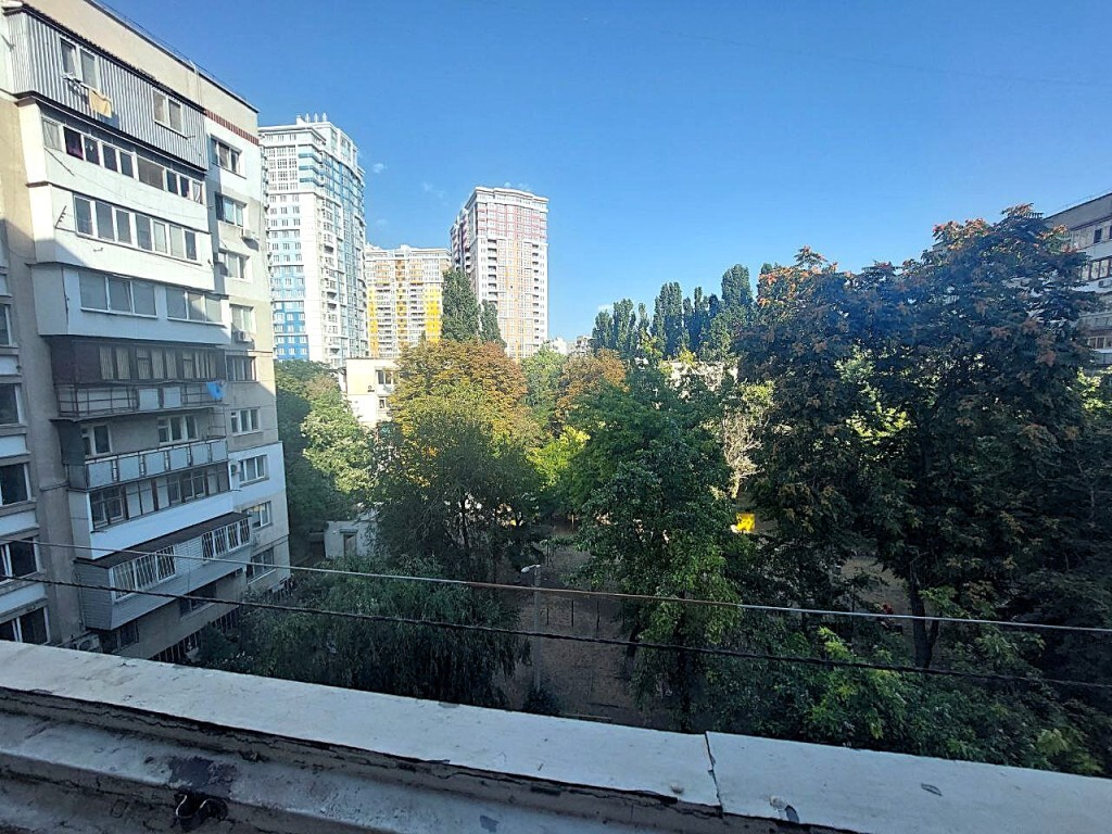Оренда 3-кімнатної квартири 77 м², Сегедская вул., 1