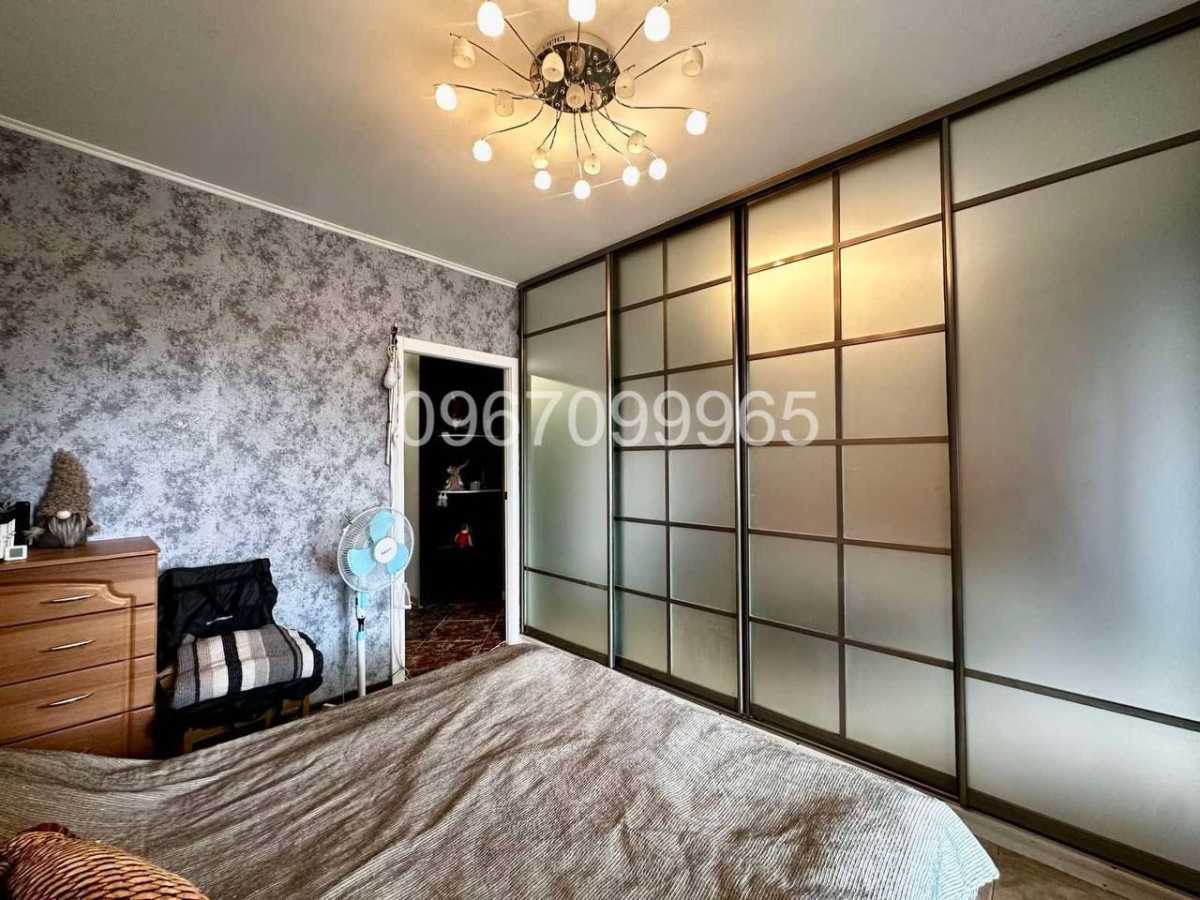 Продаж 3-кімнатної квартири 84 м², Ревуцького вул., 36/2
