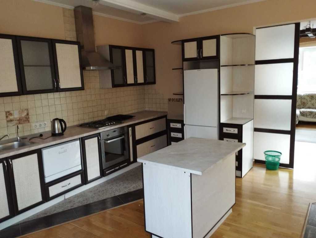 Оренда будинку 345 м², Фермерська вул., 102