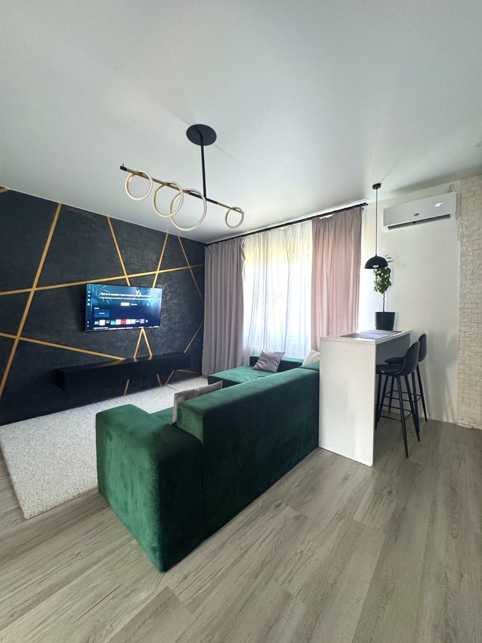 Продажа 3-комнатной квартиры 68 м², Новоселовская ул.