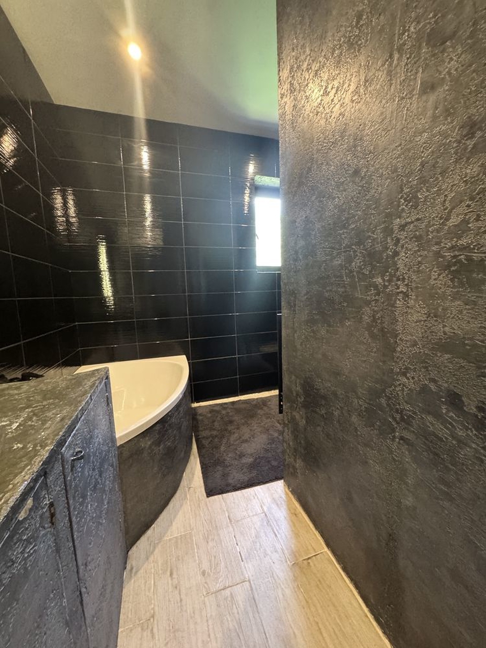 Продажа 3-комнатной квартиры 68 м², Новоселовская ул.