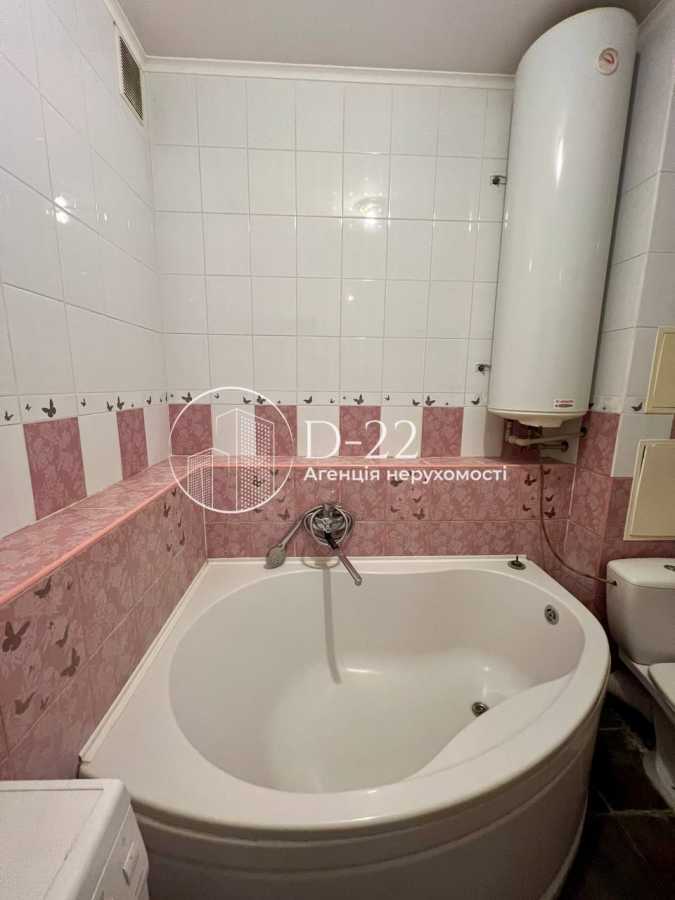 Продажа 3-комнатной квартиры 108 м², Симоненко ул., 4