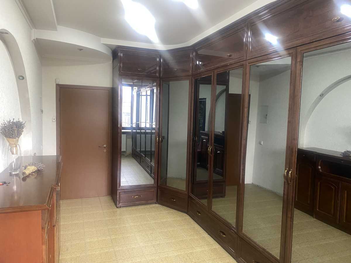 Продажа 4-комнатной квартиры 131 м², Ярославский пер., 4