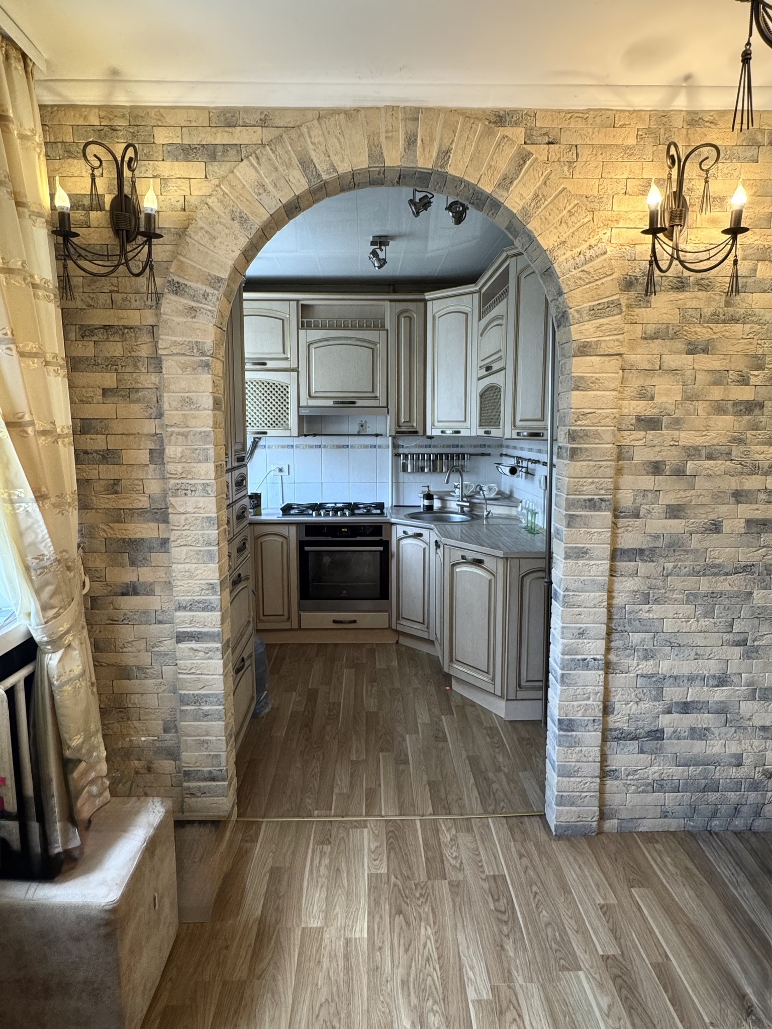 Продажа 4-комнатной квартиры 61 м²