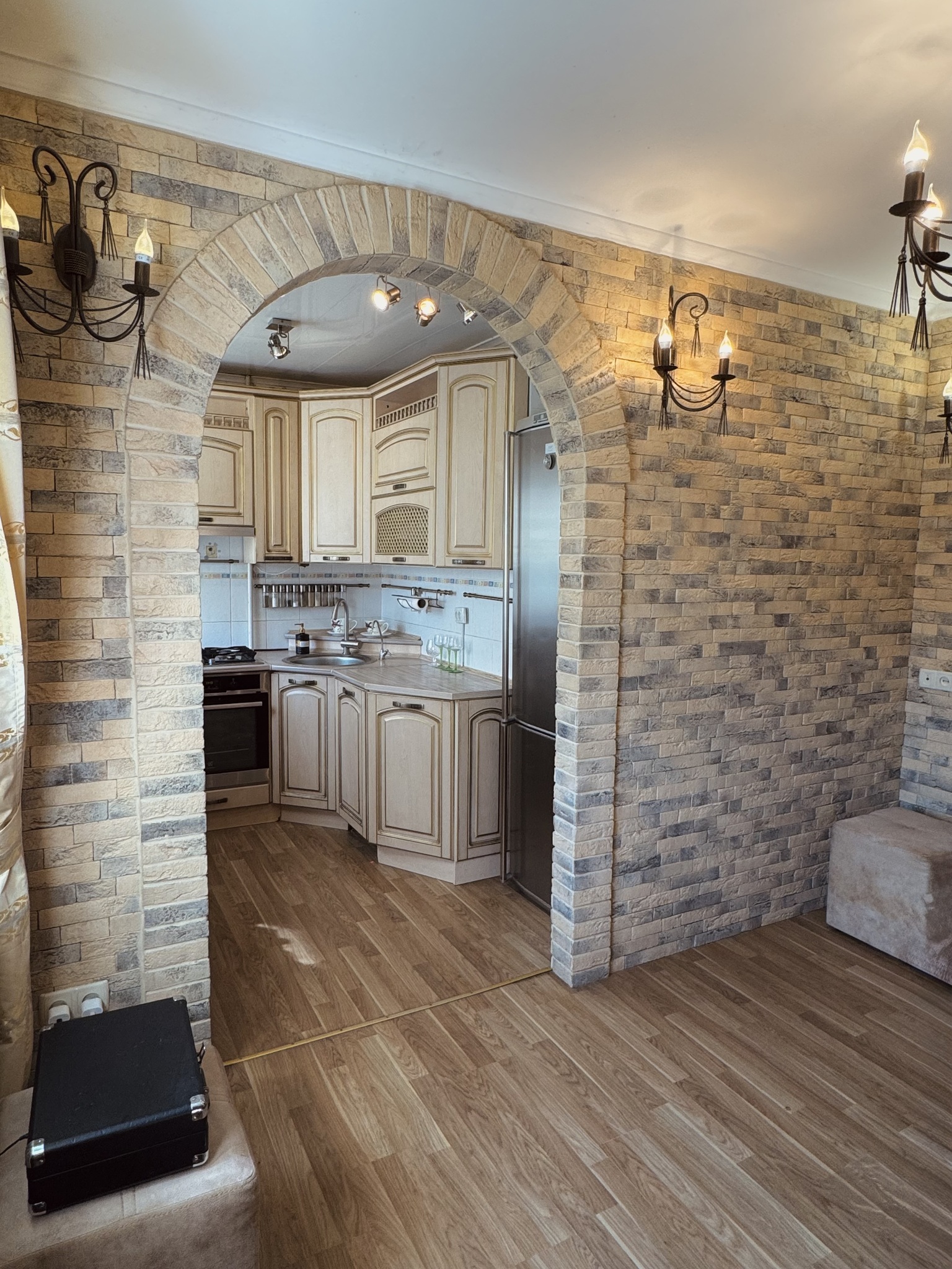 Продажа 4-комнатной квартиры 61 м²