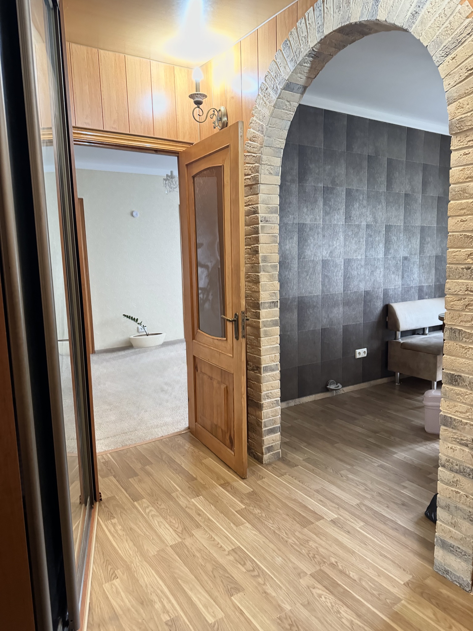 Продажа 4-комнатной квартиры 61 м²