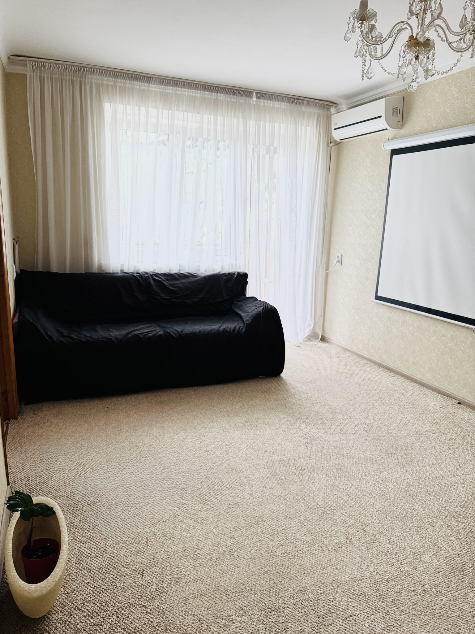 Продажа 4-комнатной квартиры 61 м²