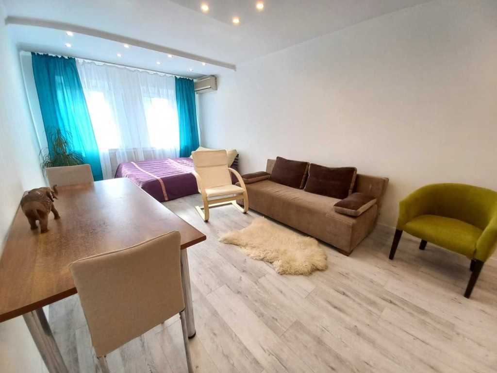 Продаж 1-кімнатної квартири 49 м², Срібнокільська вул., 20