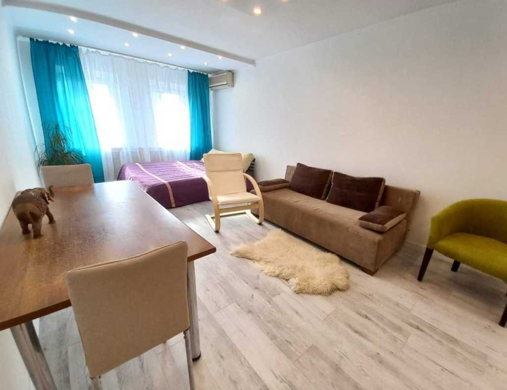Продаж 1-кімнатної квартири 49 м², Срібнокільська вул., 20