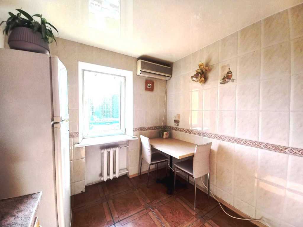 Продаж 1-кімнатної квартири 49 м², Срібнокільська вул., 20