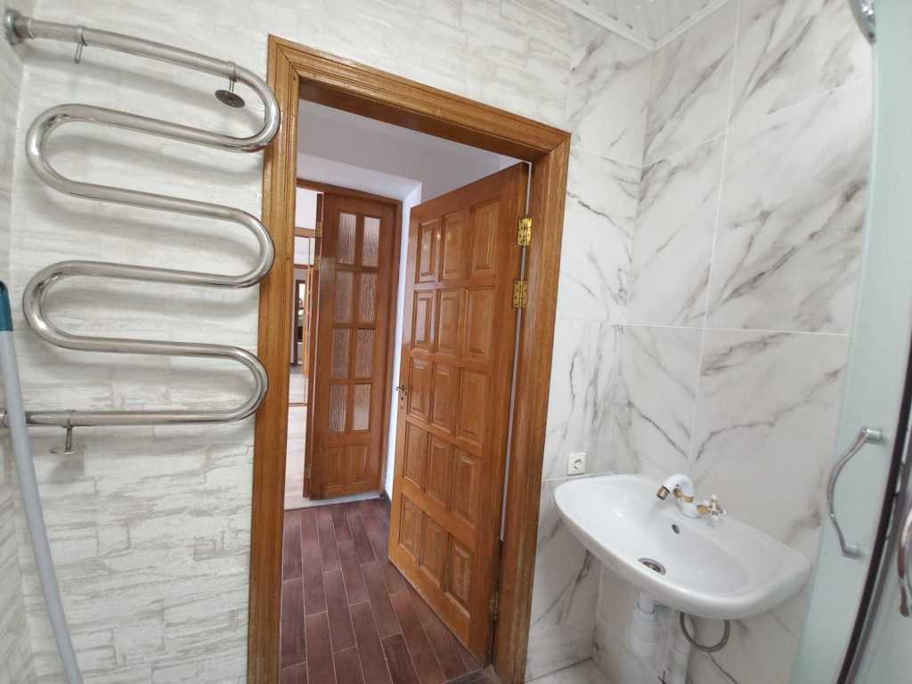 Продаж 1-кімнатної квартири 49 м², Срібнокільська вул., 20