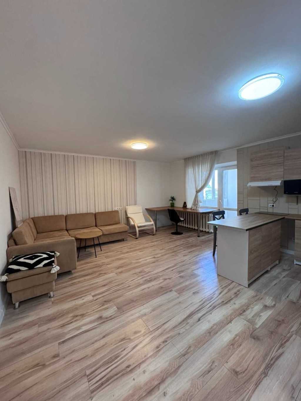 Продаж 1-кімнатної квартири 49 м², Срібнокільська вул., 20