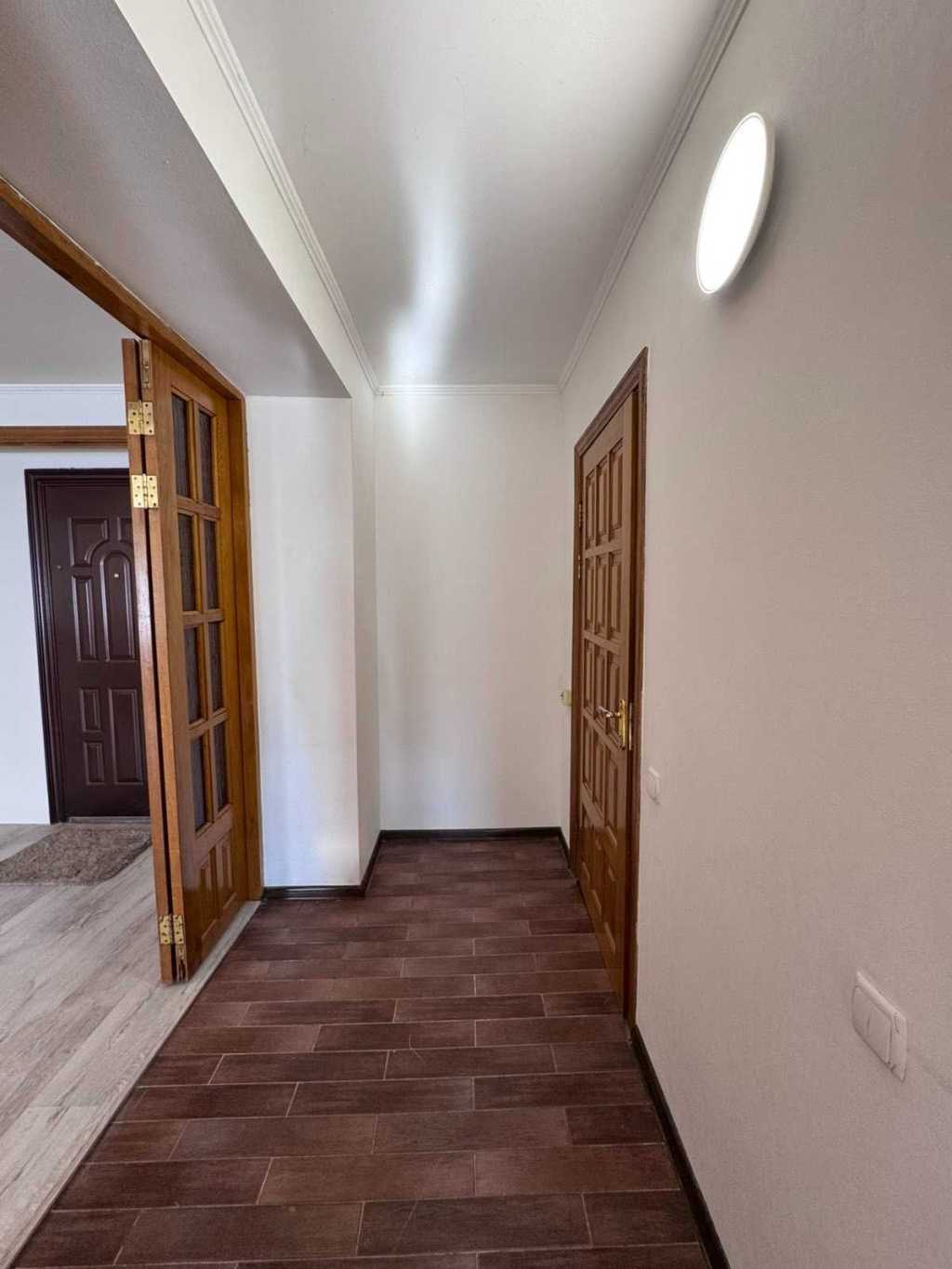 Продаж 1-кімнатної квартири 49 м², Срібнокільська вул., 20