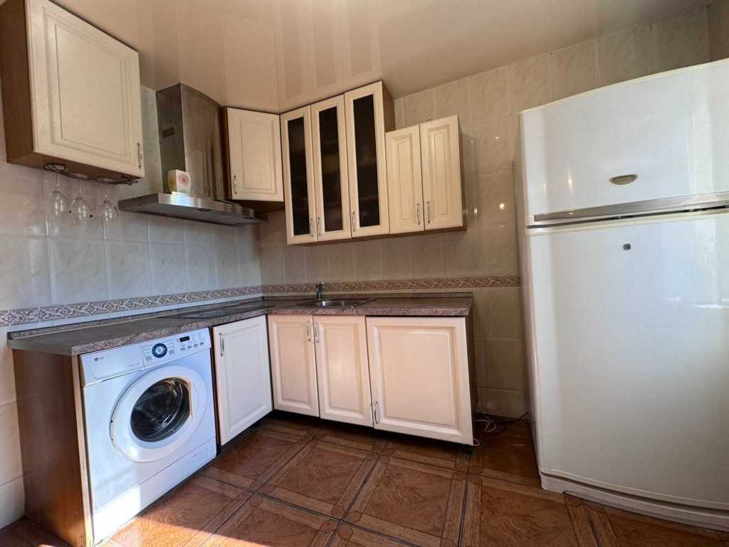 Продаж 1-кімнатної квартири 49 м², Срібнокільська вул., 20