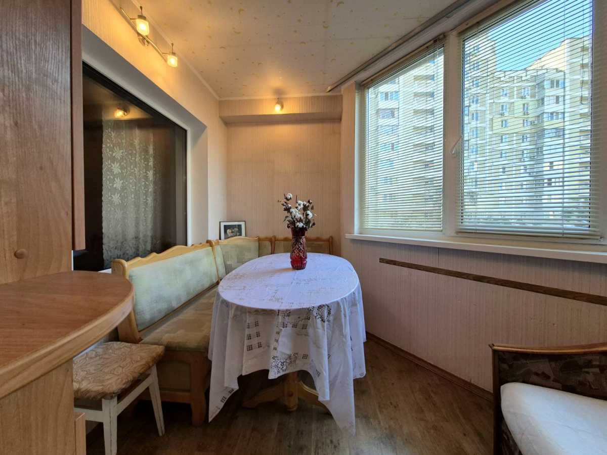 Продаж 3-кімнатної квартири 78 м², Ревуцького вул., 7