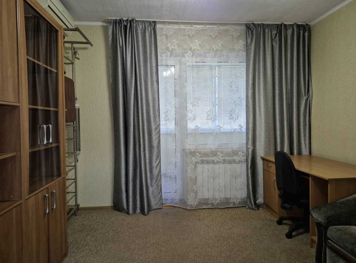 Продаж 3-кімнатної квартири 78 м², Ревуцького вул., 7