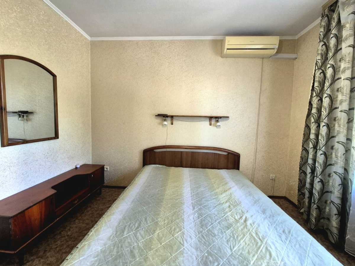Продаж 3-кімнатної квартири 78 м², Ревуцького вул., 7