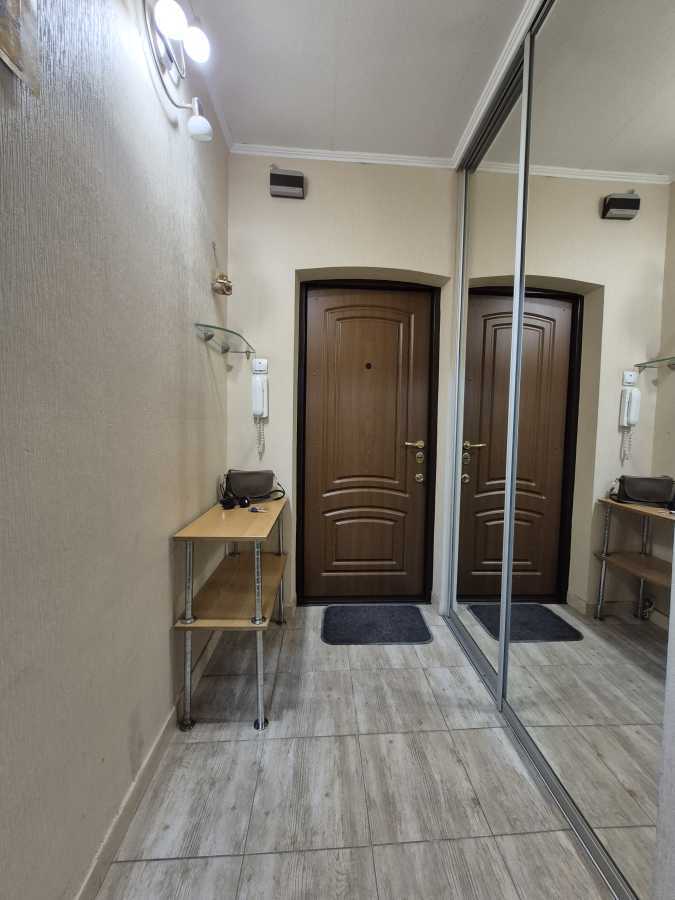 Продаж 3-кімнатної квартири 78 м², Ревуцького вул., 7
