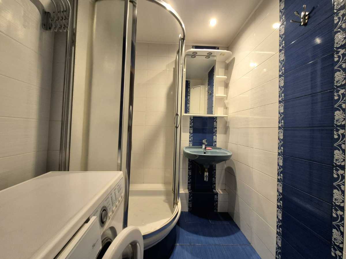 Продаж 3-кімнатної квартири 78 м², Ревуцького вул., 7