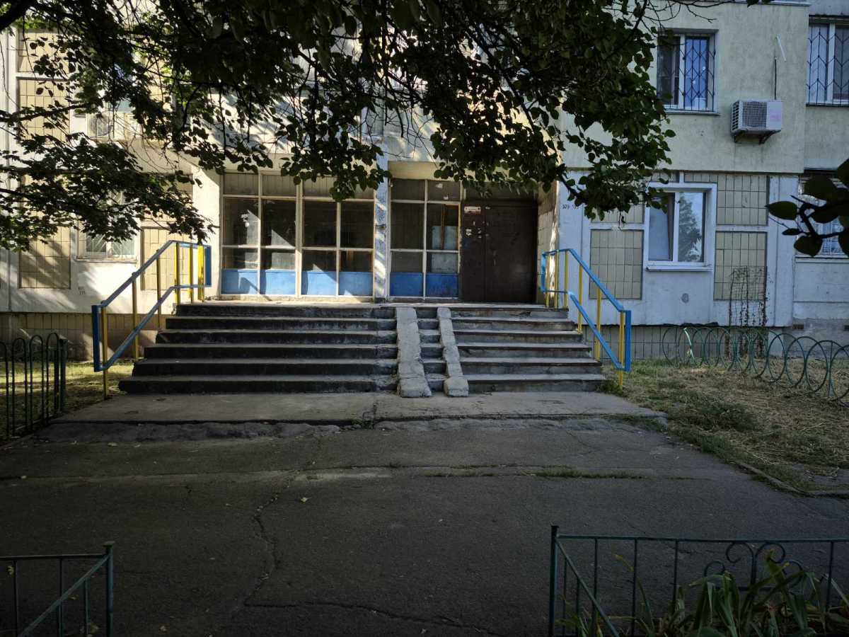 Продаж 3-кімнатної квартири 78 м², Ревуцького вул., 7