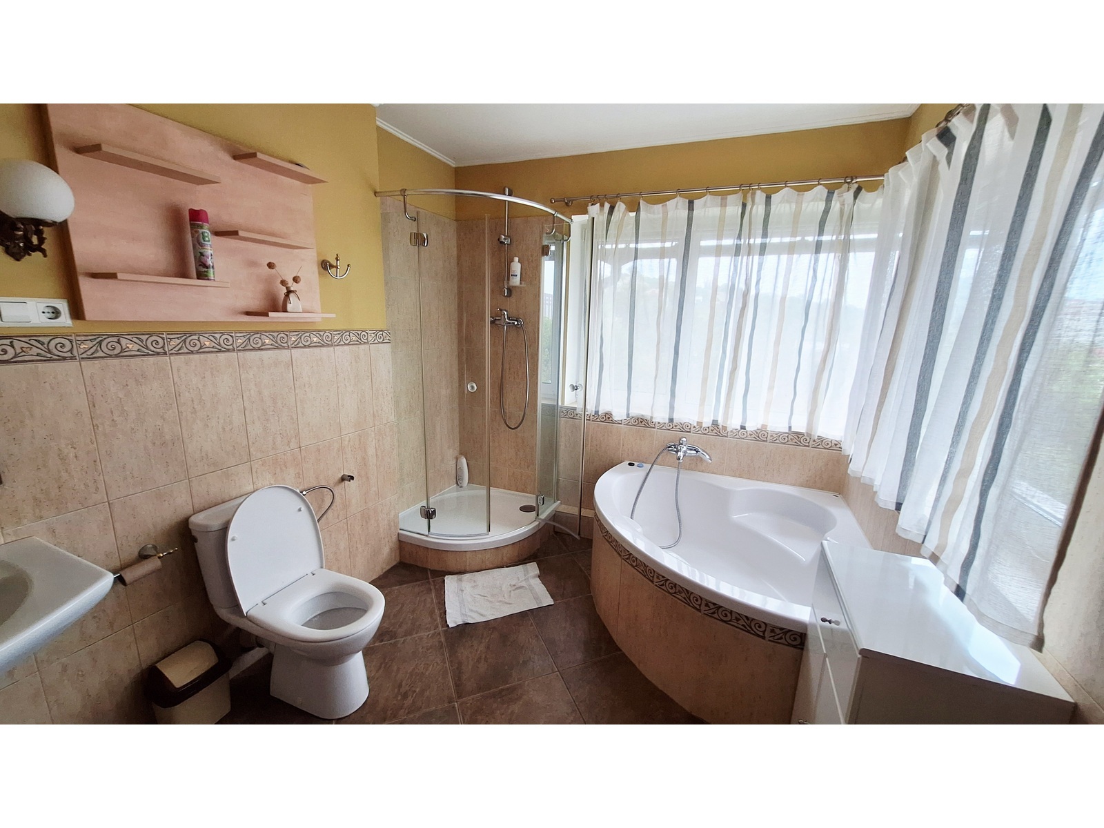 Оренда будинку 188 м², Дежньова вул.
