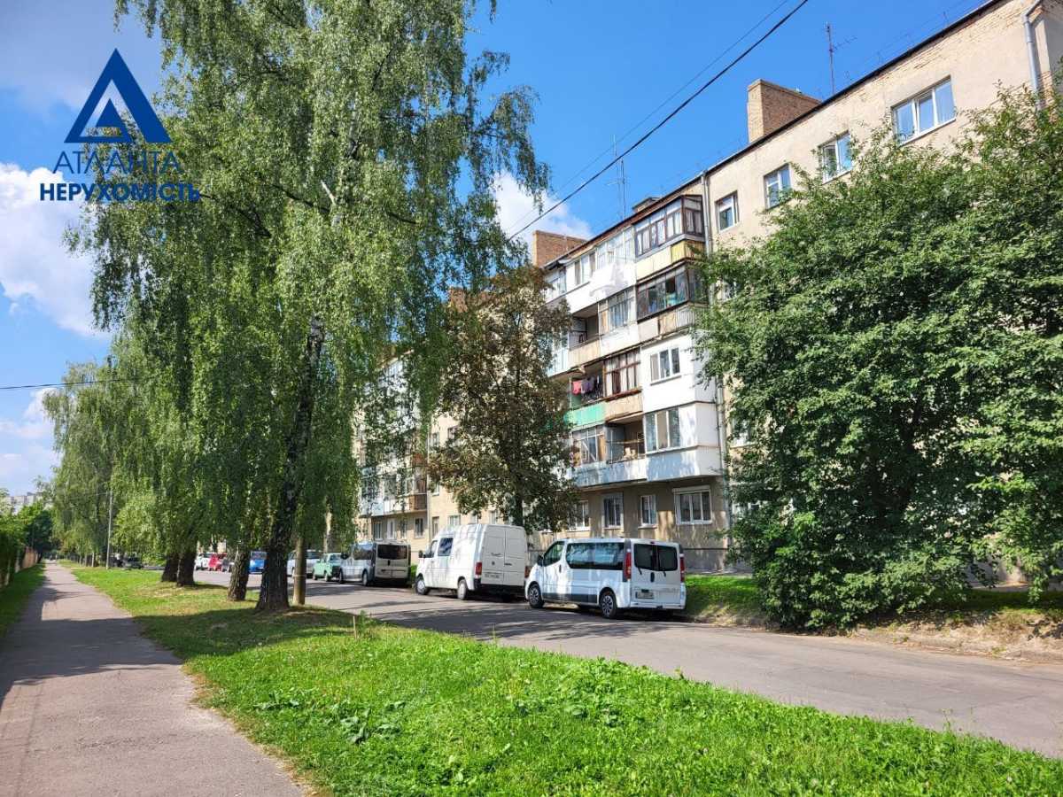 Продаж 3-кімнатної квартири 64 м², Гулак-Артемовського вул.