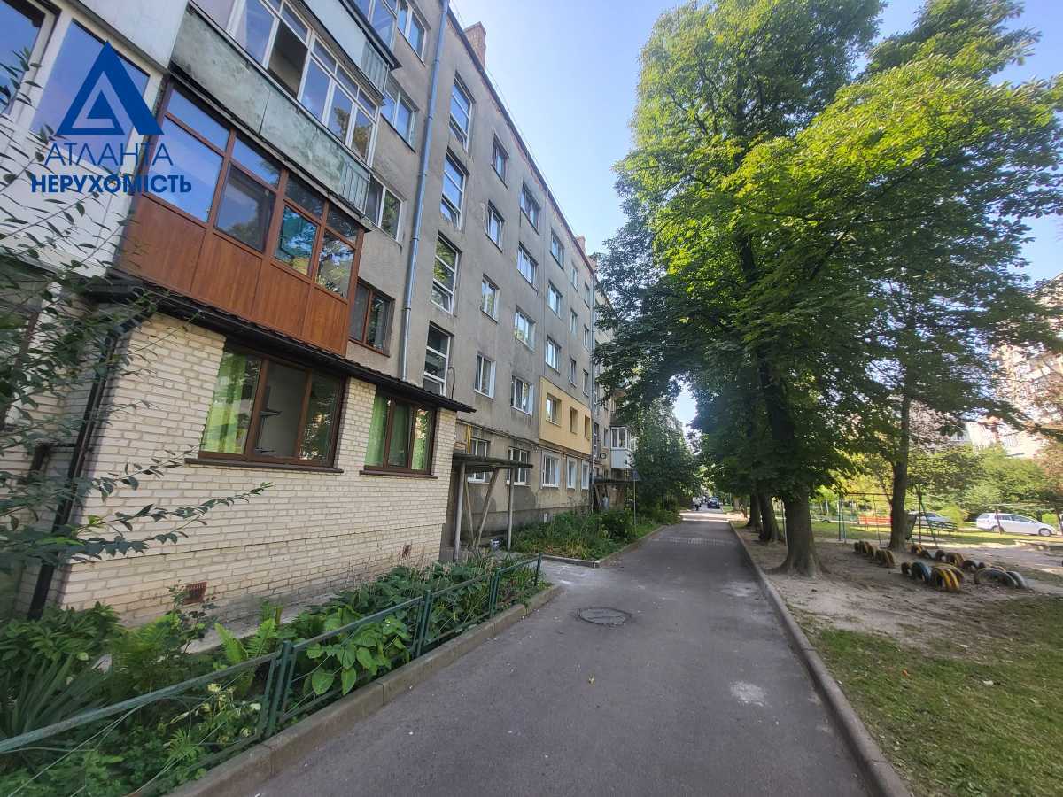 Продаж 3-кімнатної квартири 64 м², Гулак-Артемовського вул.