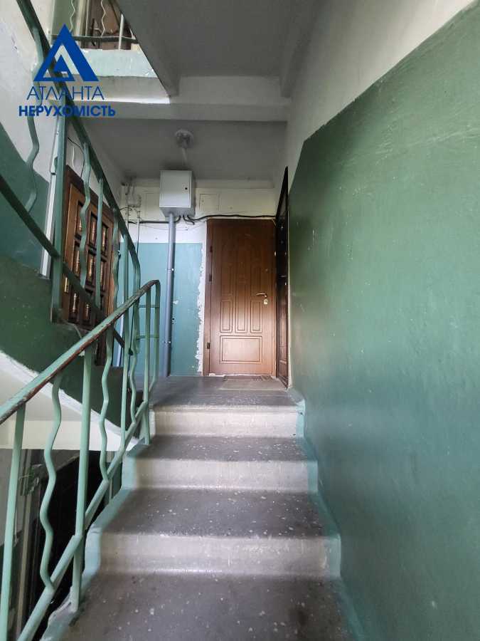 Продаж 3-кімнатної квартири 64 м², Гулак-Артемовського вул.