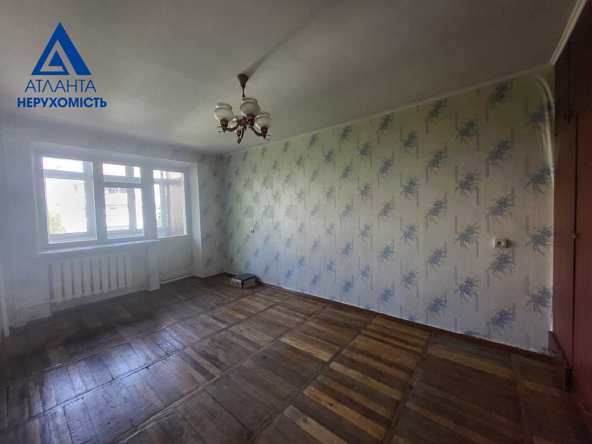 Продаж 3-кімнатної квартири 64 м², Гулак-Артемовського вул.