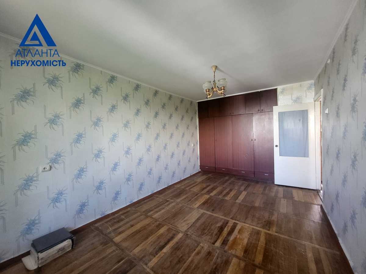 Продаж 3-кімнатної квартири 64 м², Гулак-Артемовського вул.