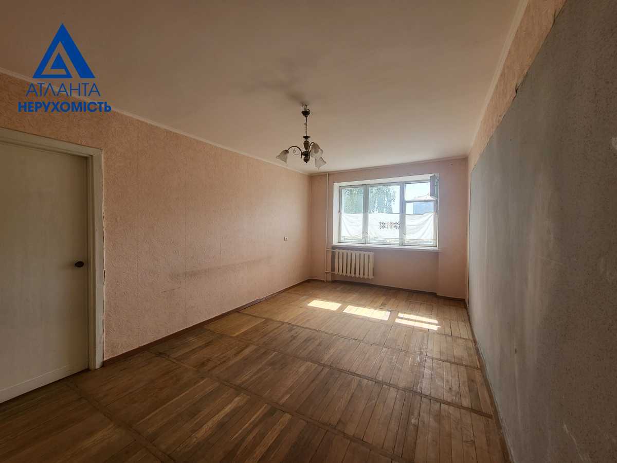 Продаж 3-кімнатної квартири 64 м², Гулак-Артемовського вул.