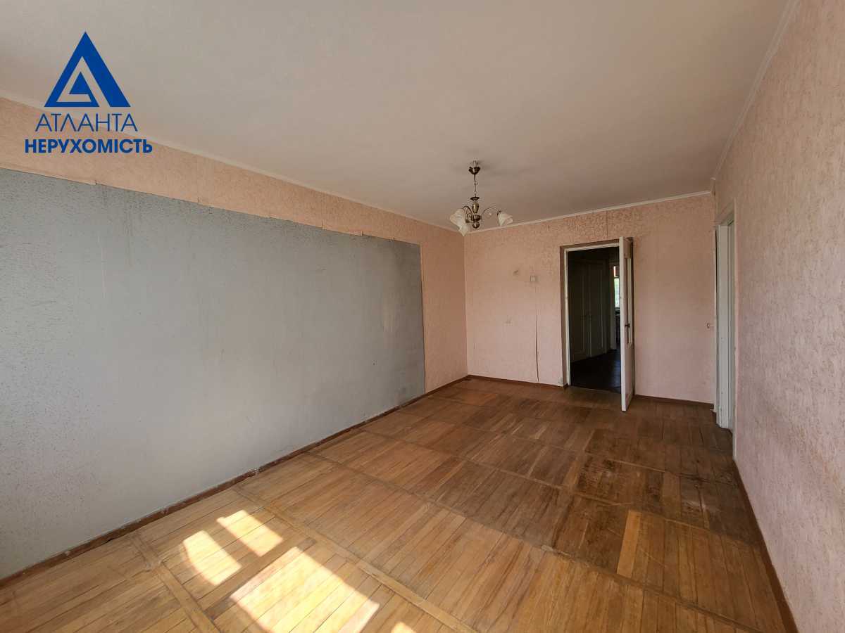 Продаж 3-кімнатної квартири 64 м², Гулак-Артемовського вул.