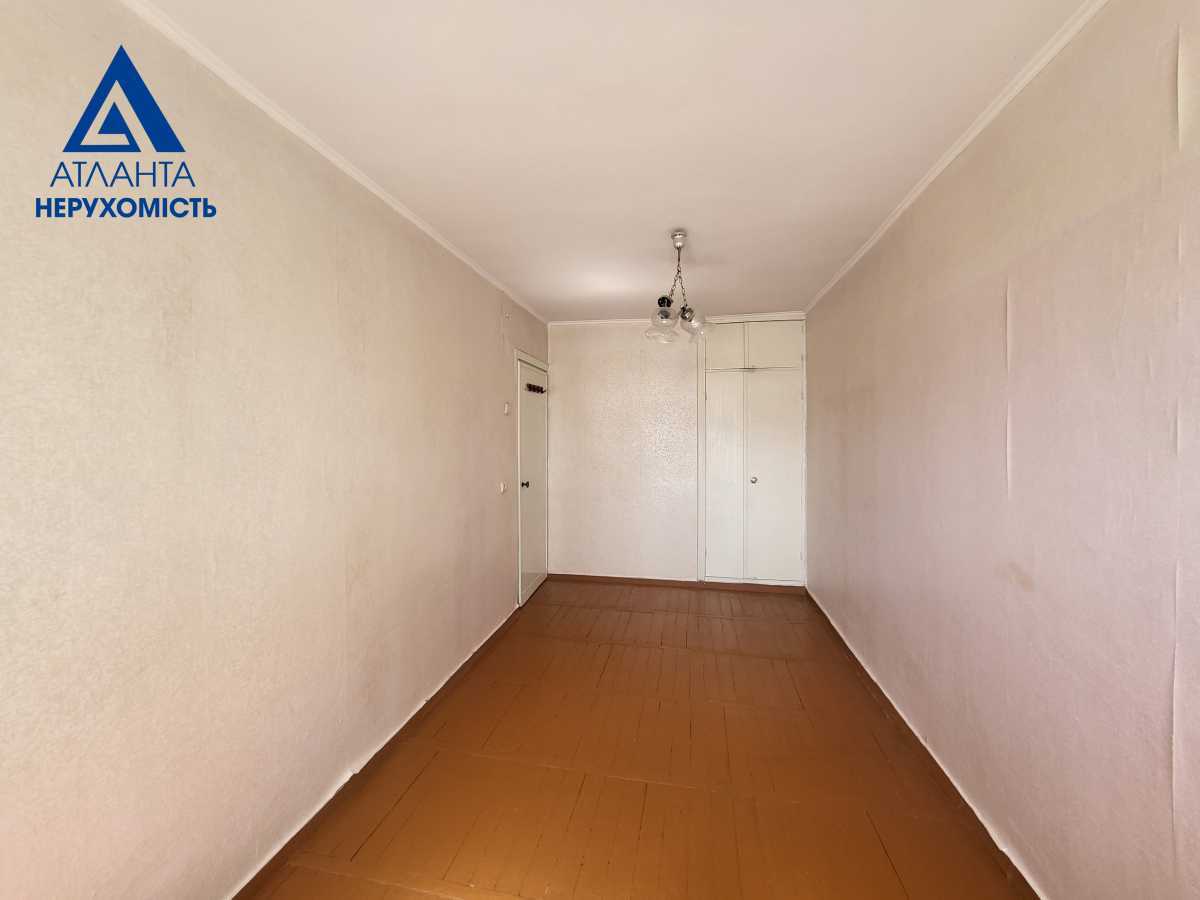 Продаж 3-кімнатної квартири 64 м², Гулак-Артемовського вул.
