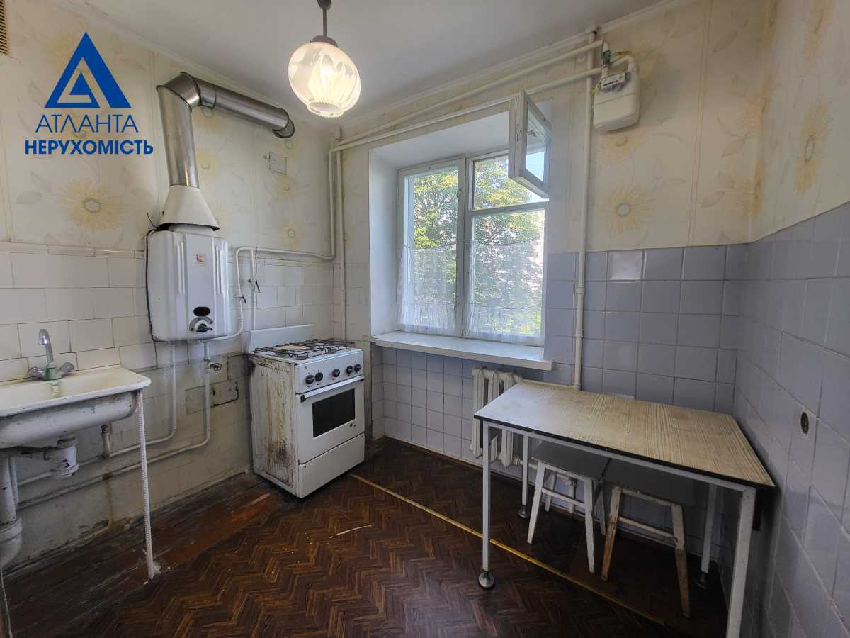 Продаж 3-кімнатної квартири 64 м², Гулак-Артемовського вул.