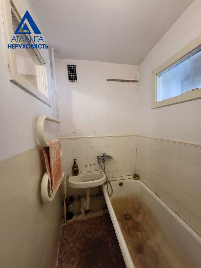 Продаж 3-кімнатної квартири 64 м², Гулак-Артемовського вул.