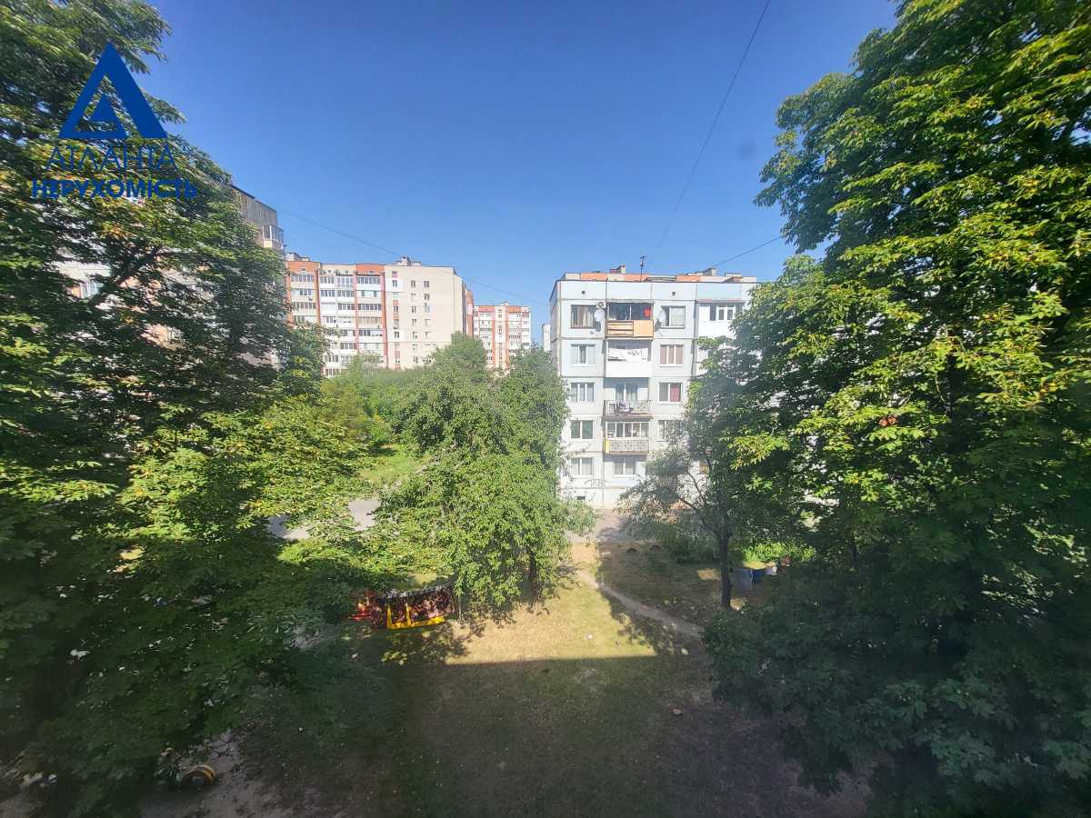 Продаж 3-кімнатної квартири 64 м², Гулак-Артемовського вул.