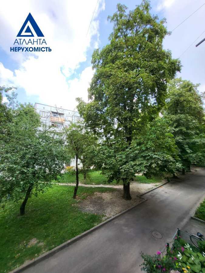Продаж 3-кімнатної квартири 64 м², Гулак-Артемовського вул.