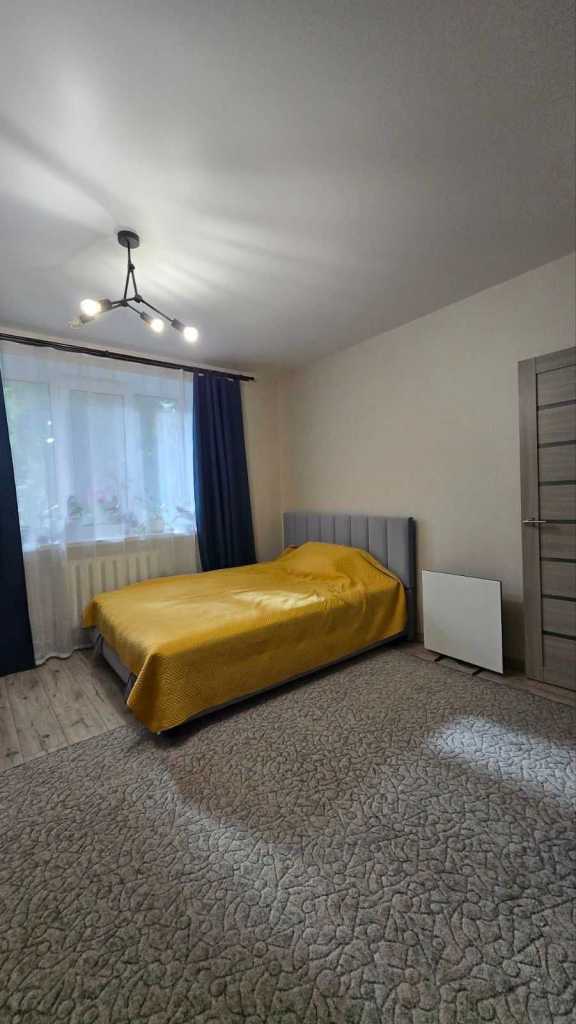Продаж 1-кімнатної квартири 32.9 м², Масив