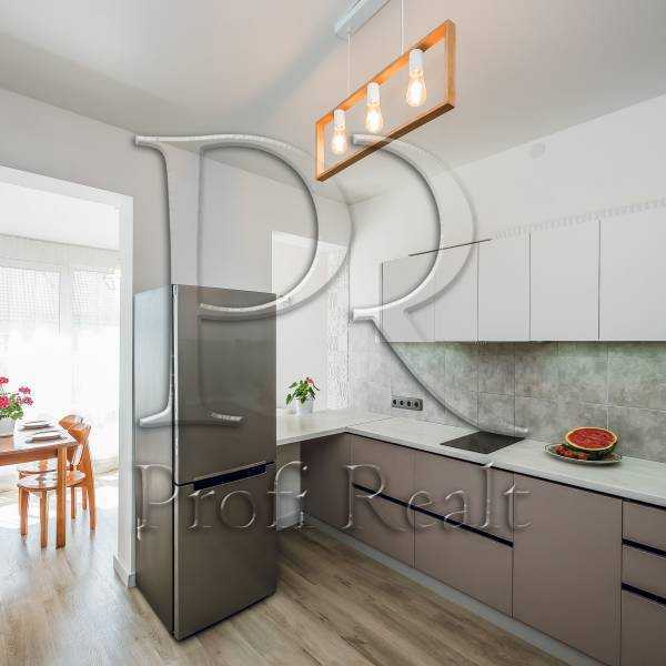 Продаж 3-кімнатної квартири 86 м², Салютна вул.