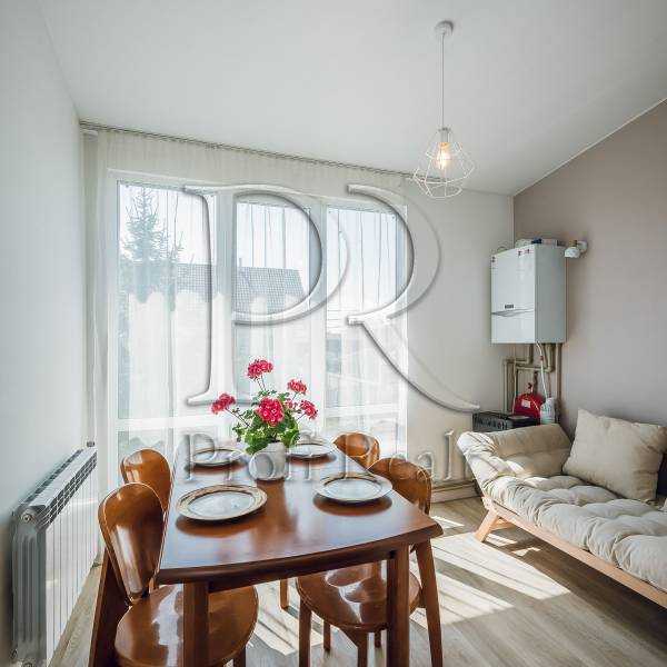 Продаж 3-кімнатної квартири 86 м², Салютна вул.