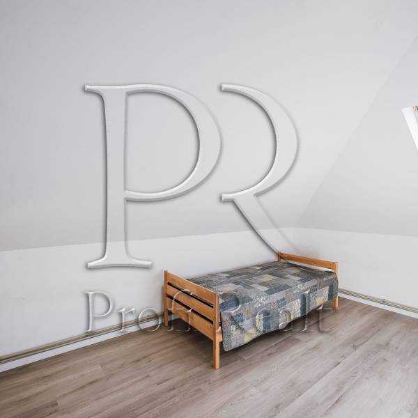 Продаж 3-кімнатної квартири 86 м², Салютна вул.