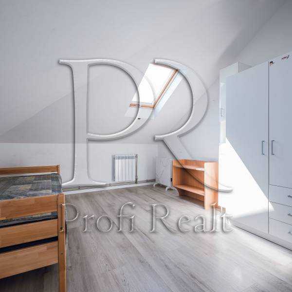 Продаж 3-кімнатної квартири 86 м², Салютна вул.