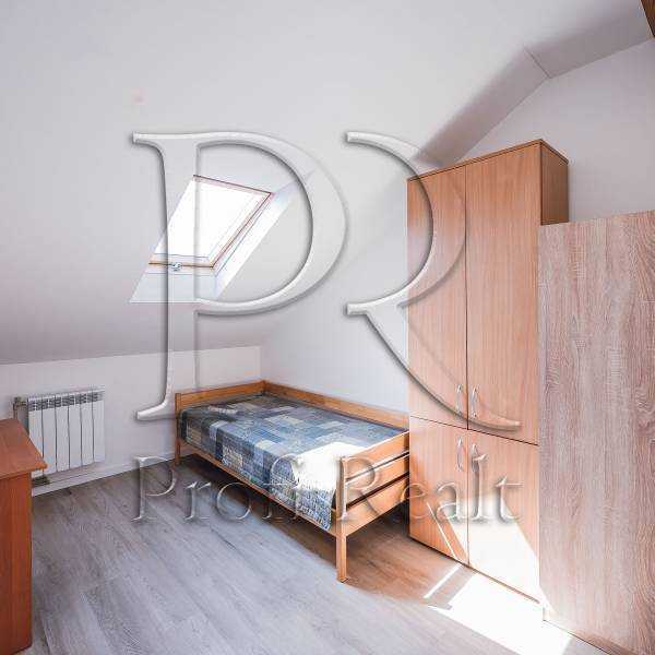 Продаж 3-кімнатної квартири 86 м², Салютна вул.