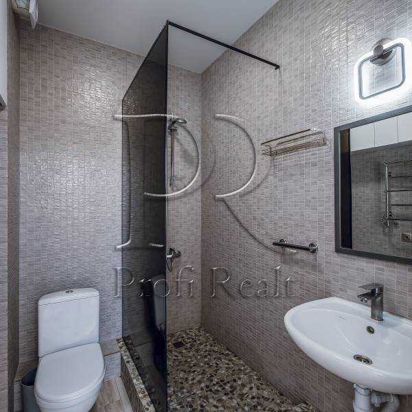Продаж 3-кімнатної квартири 86 м², Салютна вул.