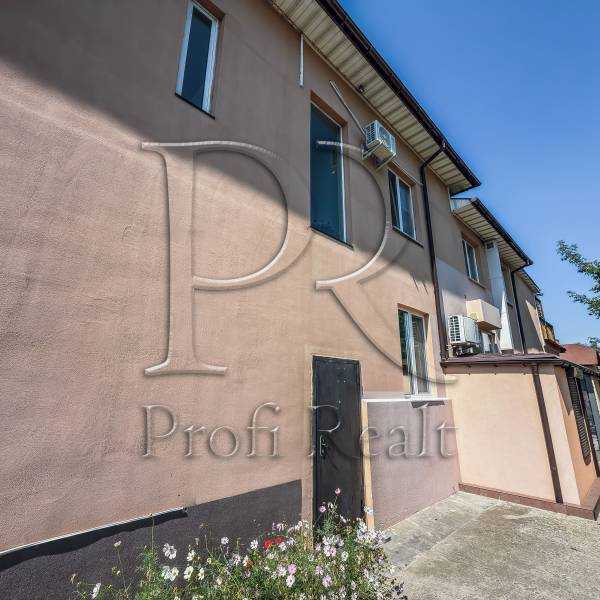 Продаж 3-кімнатної квартири 86 м², Салютна вул.