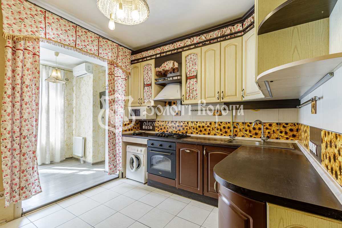 Продаж 2-кімнатної квартири 64 м², Шкільний пров., 2б