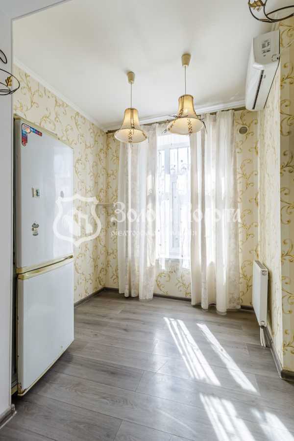 Продаж 2-кімнатної квартири 64 м², Шкільний пров., 2б