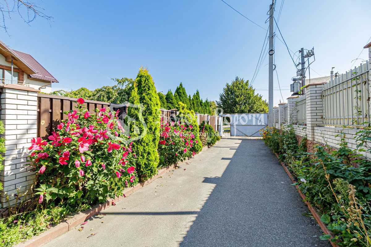 Продаж 2-кімнатної квартири 64 м², Шкільний пров., 2б