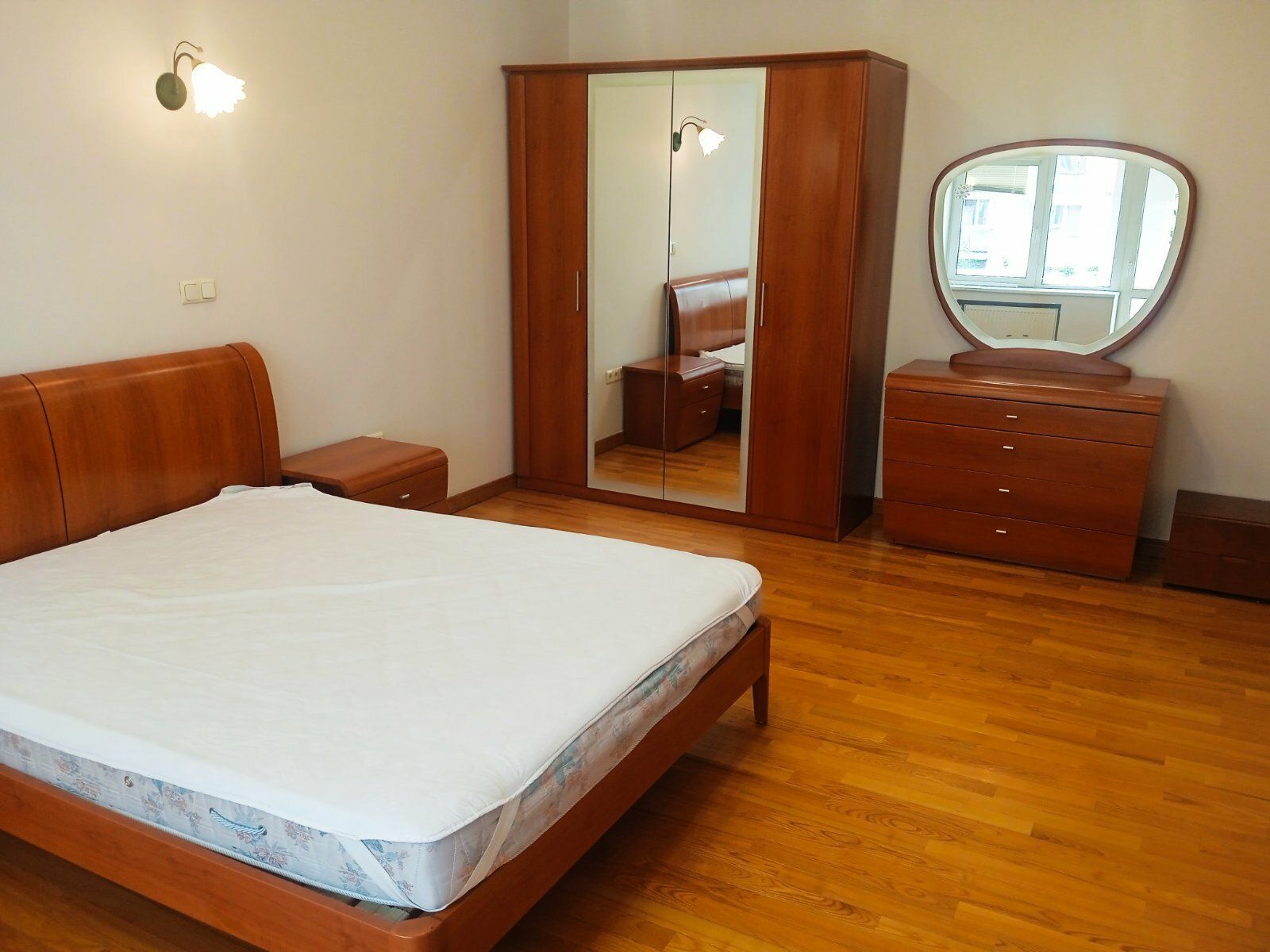 Аренда 4-комнатной квартиры 180 м², Ковпака ул., 17